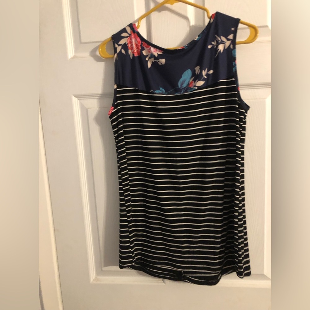 Tickled Teal women’s sleeveless shirt size small